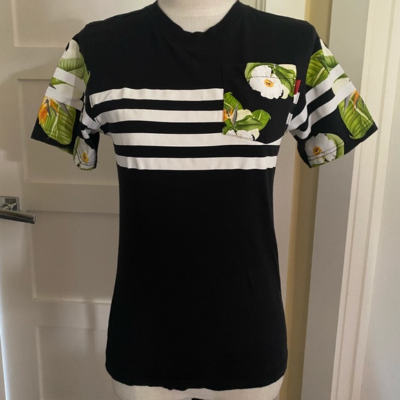 Asphalt Tops - Black Cotton ‘Asphalt’ T-Shirt/Floral Print Details/EUC/Size M